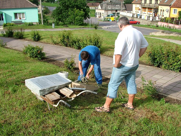 Položení pamětní desky - 25.7.2009