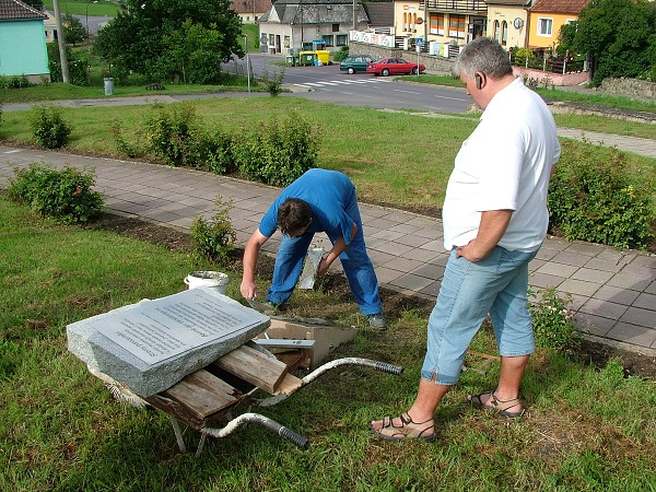 Položení pamětní desky - 25.7.2009