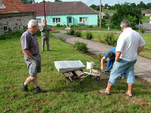 Položení pamětní desky - 25.7.2009