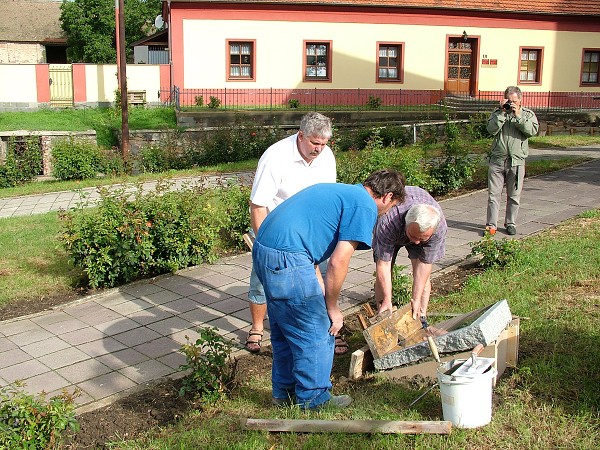 Položení pamětní desky - 25.7.2009