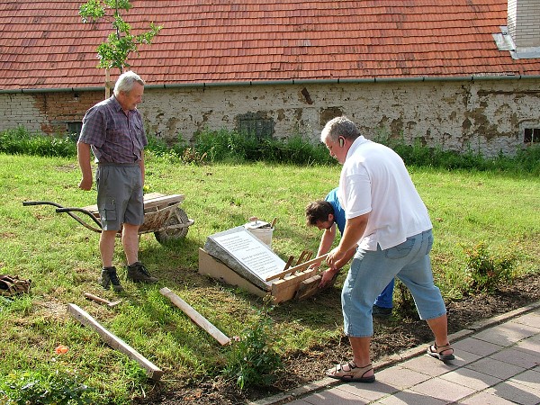 Položení pamětní desky - 25.7.2009