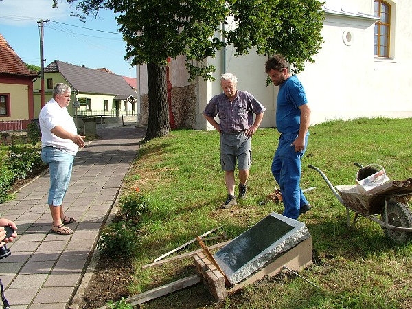 Položení pamětní desky - 25.7.2009