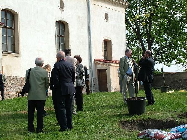 Sázení stromů - 2.5.2009