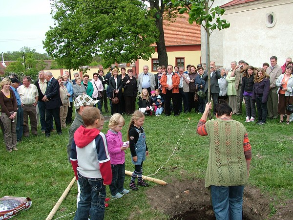 Sázení stromů - 2.5.2009