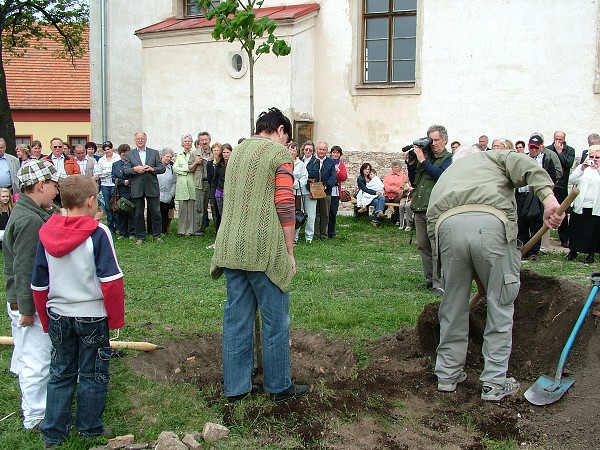 Sázení stromů - 2.5.2009