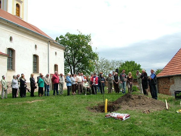 Sázení stromů - 2.5.2009