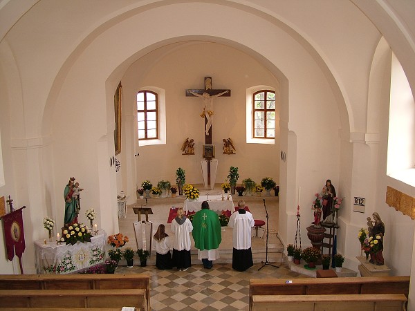 Podzimní výzdoba kostela - 25.10.2009