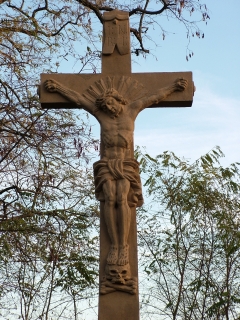 Renovovaný kamenný kříž v Litobratřicích – detail